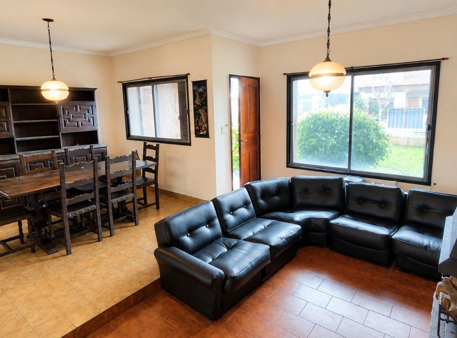 Foto de CASA 4 AMB EN VENTA VILLA ADELINA JARDIN PILETA, imagen 1