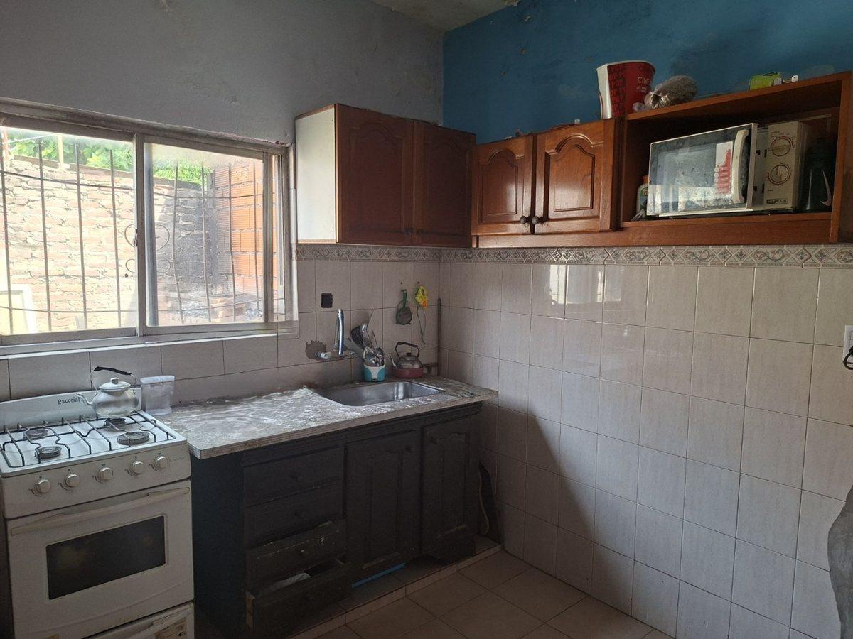 Foto de CASA 3 AMB EN VENTA EN HURLINGHAM EN ESQUINA, imagen 3