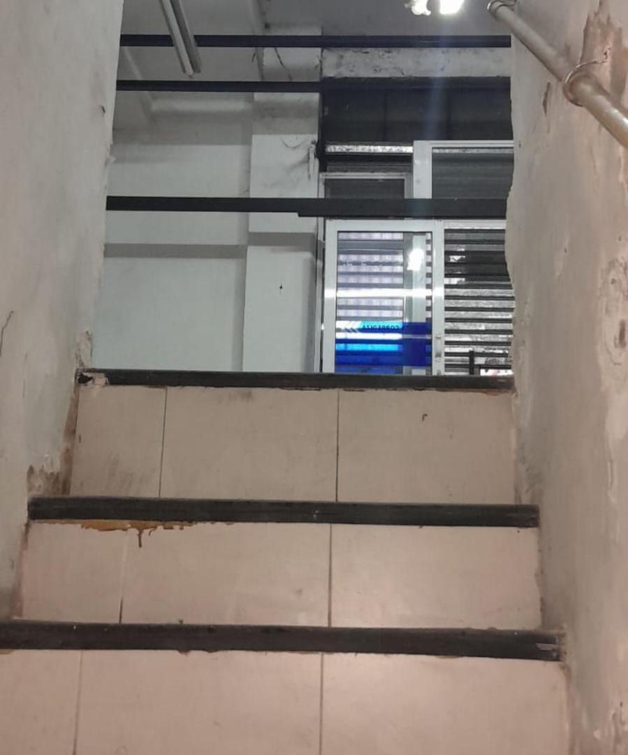 Foto de VENTA DE LOCAL EN MONSERRAT CON GRAN SÓTANO, imagen 5