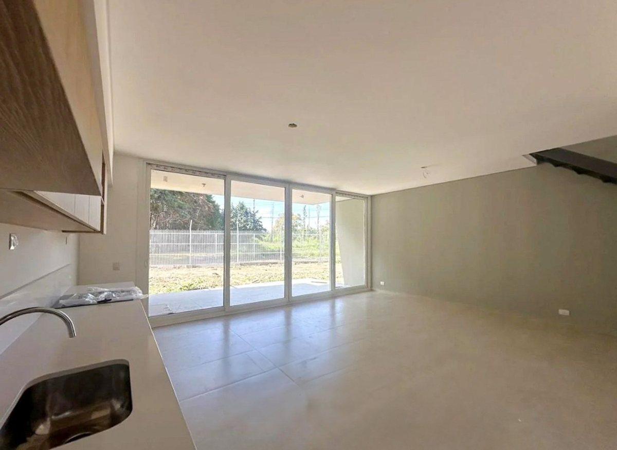 Foto de VENTA TOWNHOUSE 5 AMBIENTES EN LUCIERNAGA PILAR, imagen 3