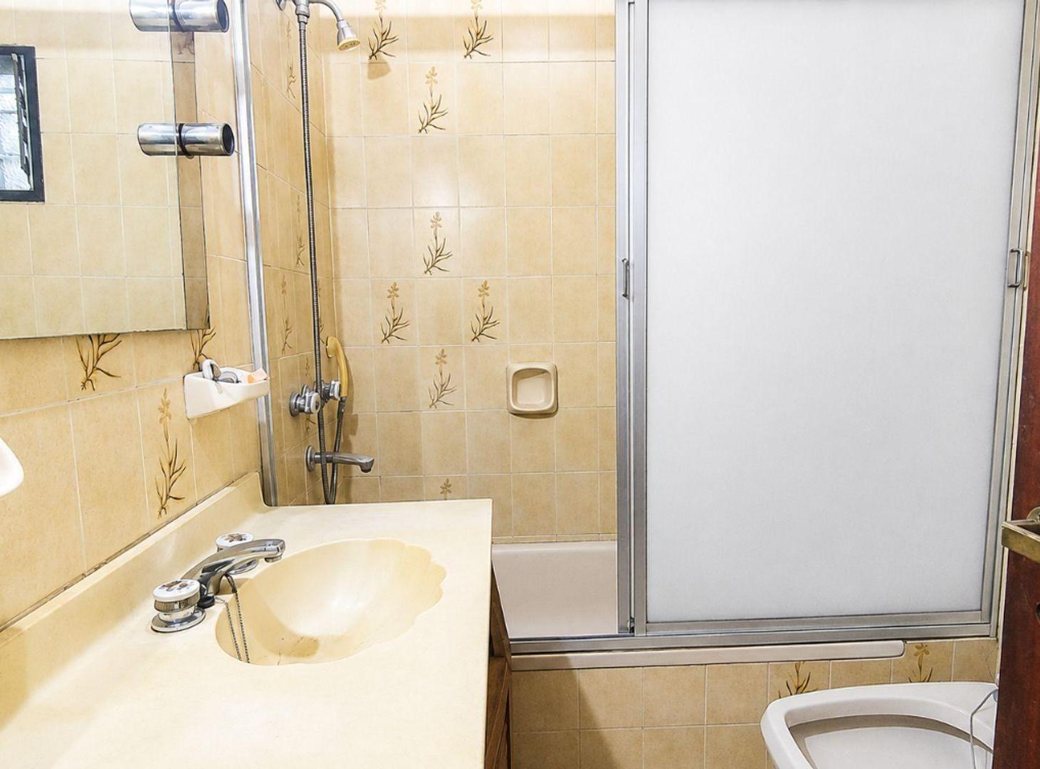 Foto de CASA 4 AMB EN VENTA VILLA ADELINA JARDIN PILETA, imagen 5