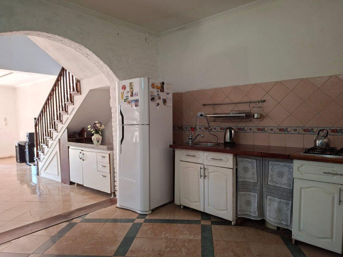 Foto de CASA 4 AMB EN VENTA EN HURLINGHAM CON AMPLIO LOTE, imagen 1