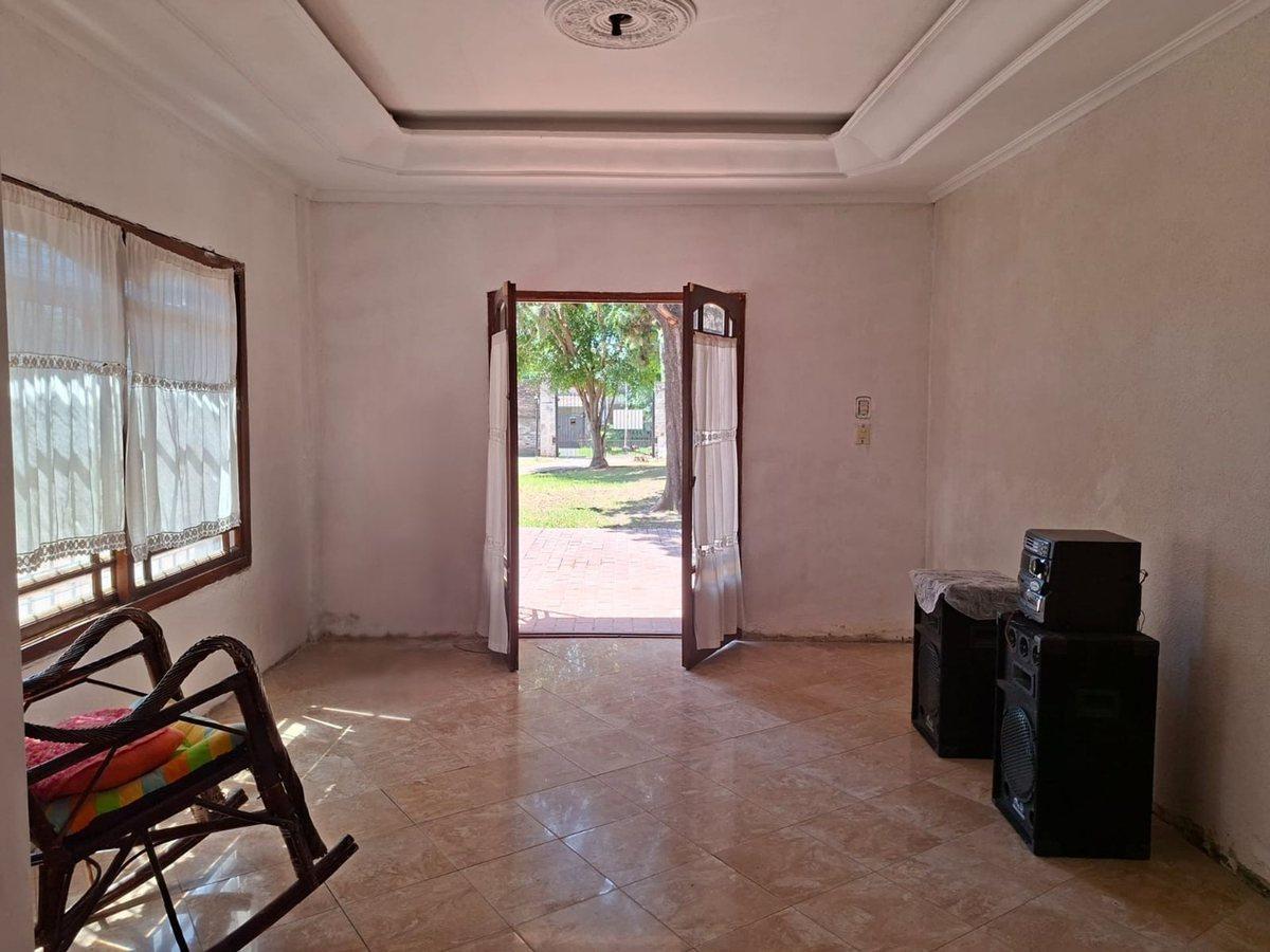 Foto de CASA 4 AMB EN VENTA EN HURLINGHAM CON AMPLIO LOTE, imagen 5