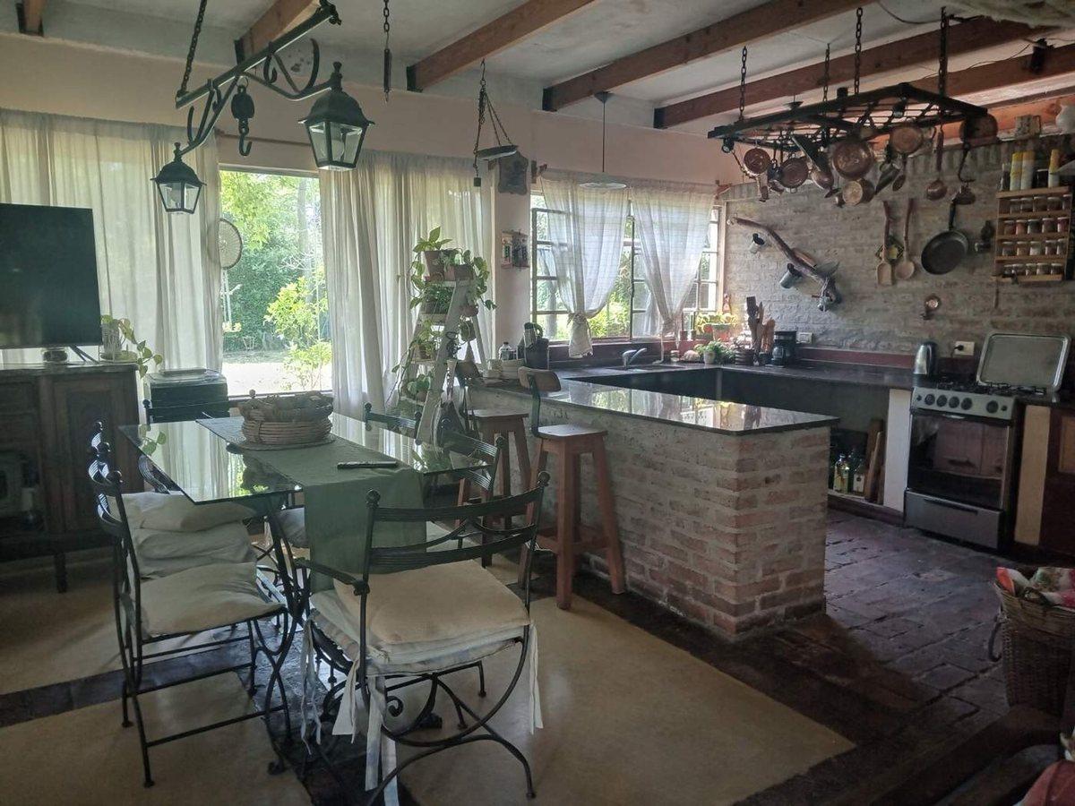 Foto de CASA EN VENTA EN TORTUGUITAS 5 AMB C/2 COCHERAS, imagen 4