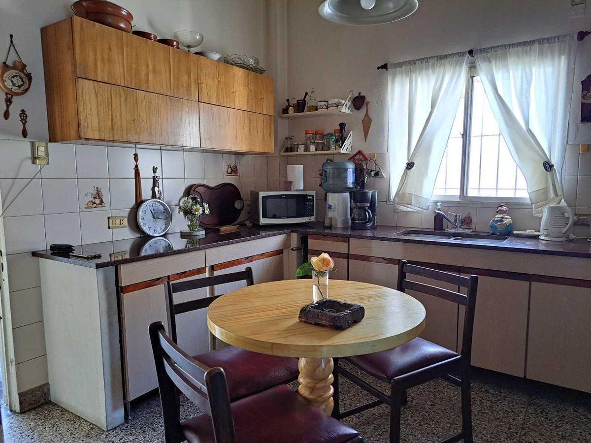 Foto de CASA EN VENTA EN MORÓN SUR 4 AMB MÁS DEPARTAMENTO, imagen 2