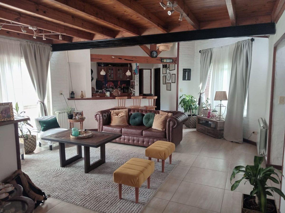 Foto de CASA 6 AMB A LA VENTA EN PILAR IMPECABLE ESTADO, imagen 2