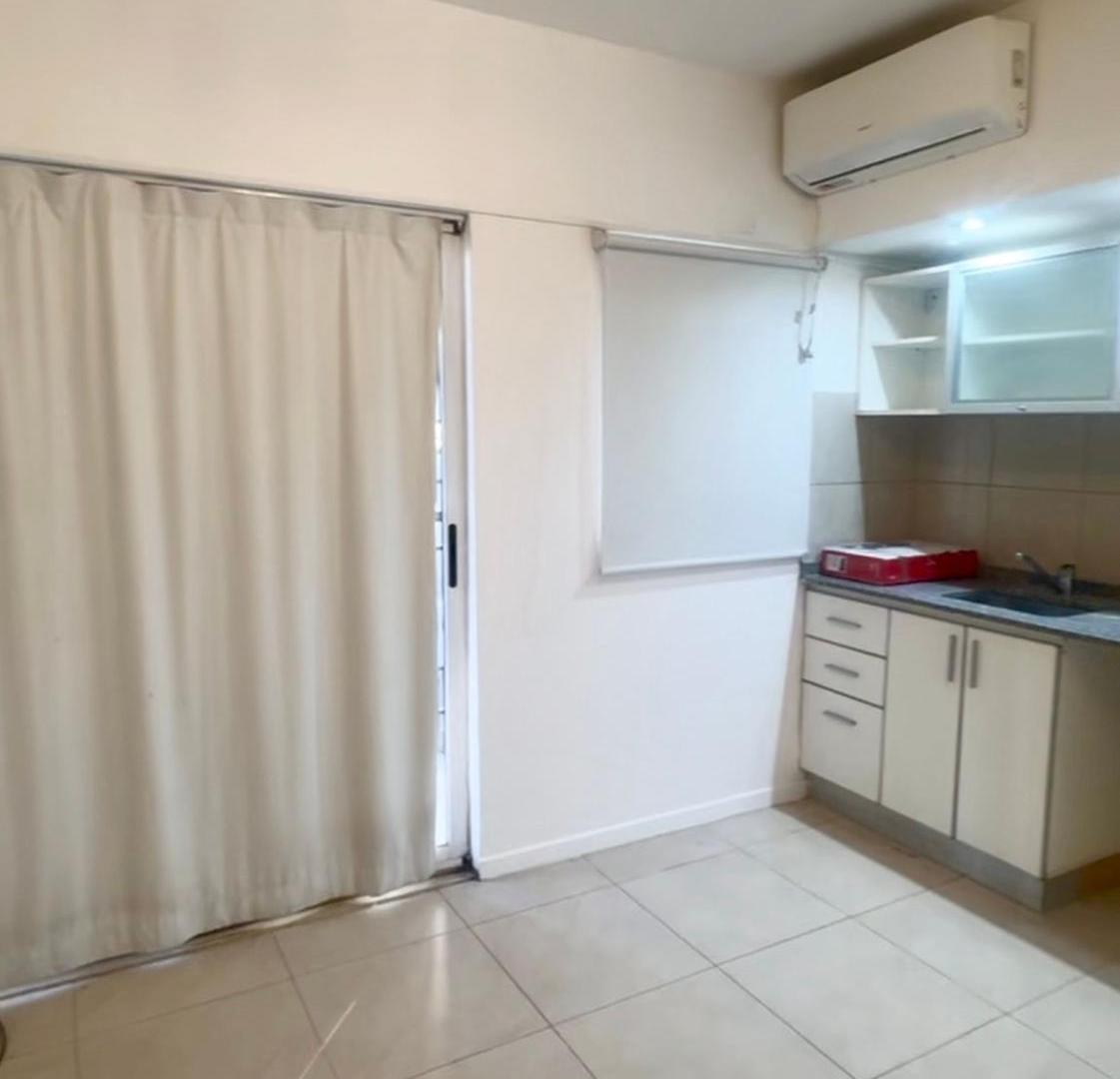 Foto de Alquiler monoambiente - balcón - Flores - Subte, imagen 1