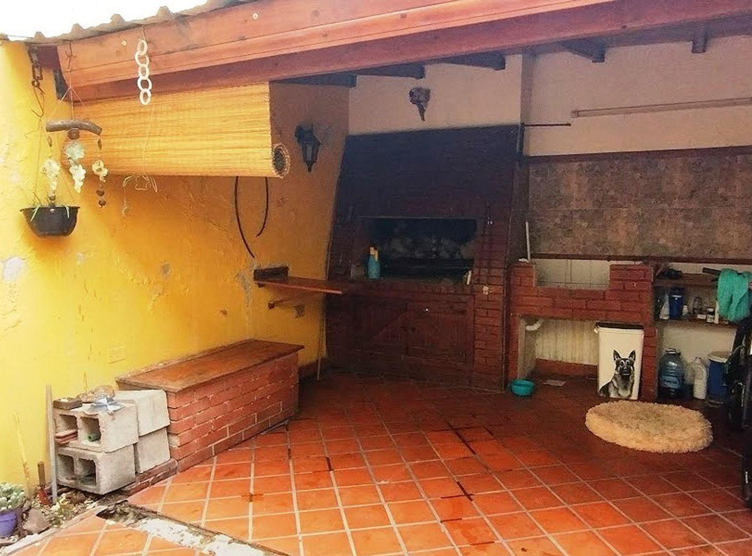 Foto de Tríplex, 2 cocheras, patio, Villa Ballester, imagen 2