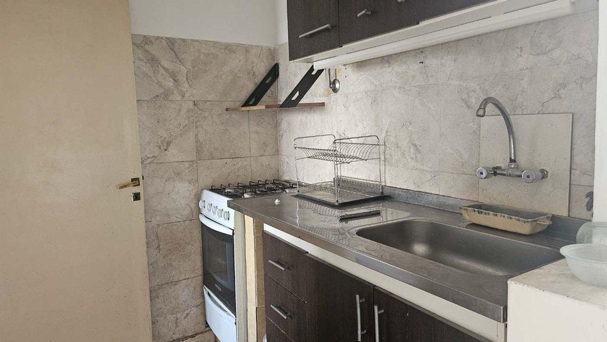 Foto de VENTA DEPARTAMENTO 3 AMBIENTES CENTRO CASTELAR, imagen 3