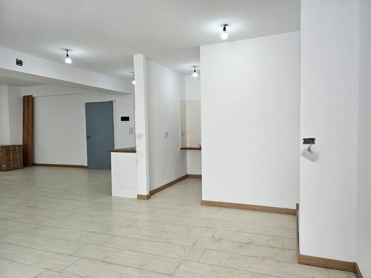 Foto de LOCAL / OFICINA EN ALQUILER CON JARDÍN PRIVADO, imagen 5