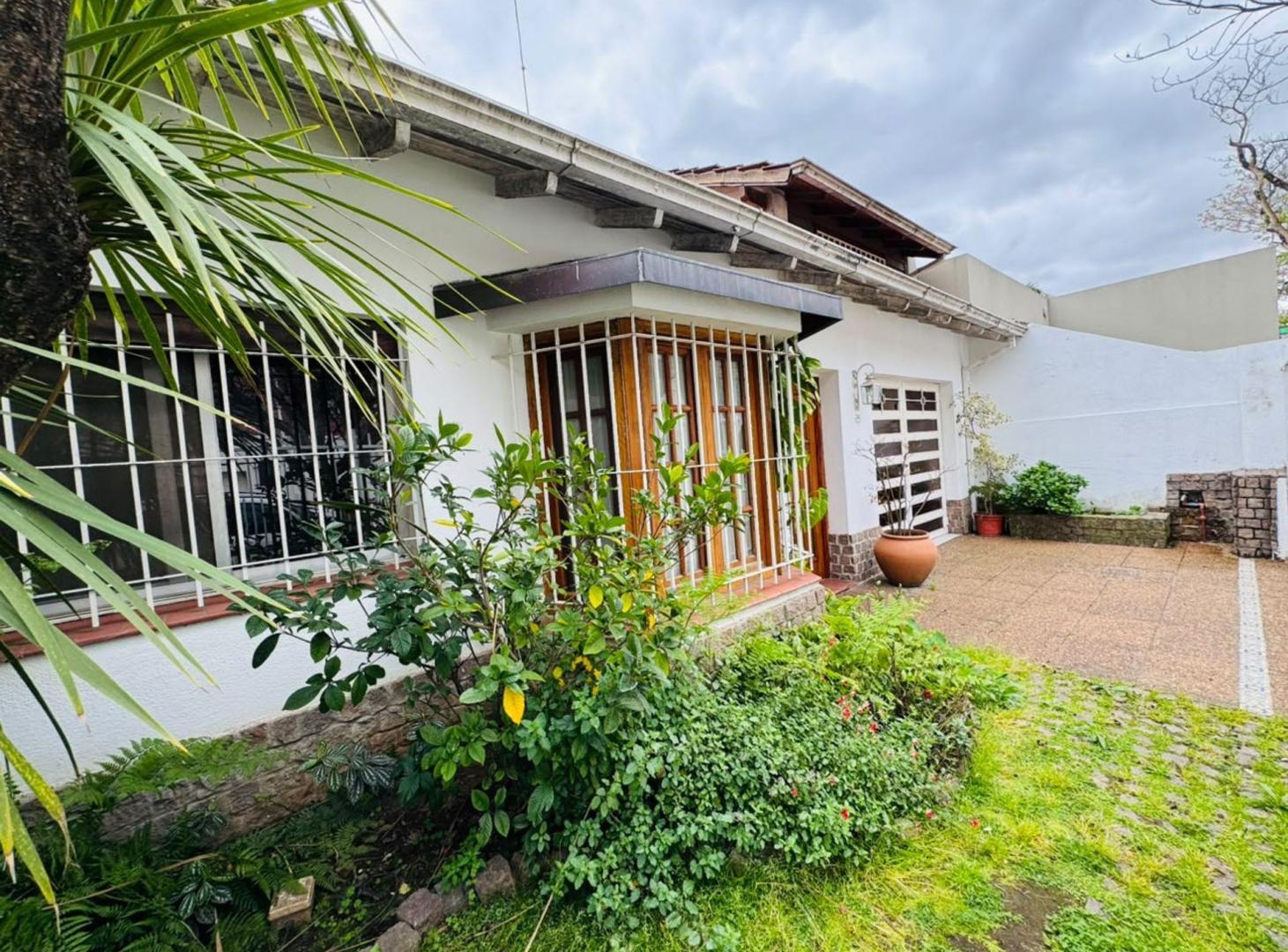 Foto de CASA EN VENTA | 3 DORMITORIOS | JARDÍN | PILETA, imagen 3