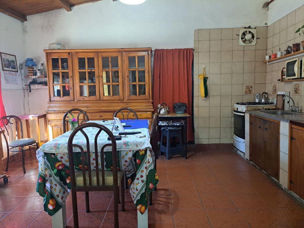 Foto de CASA 3 AMB EN VENTA EN CASTELAR CON GRAN TERRENO, imagen 4