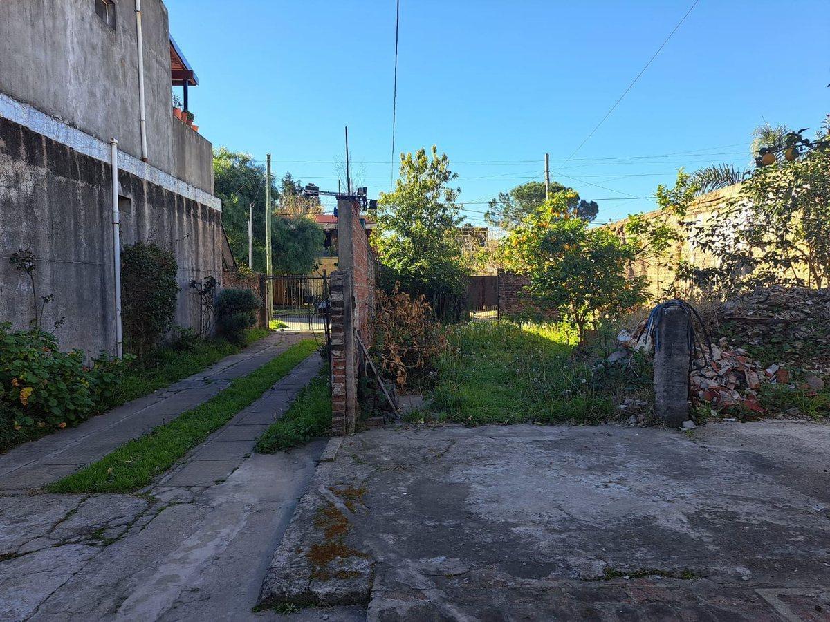 Foto de CASA 3 AMB EN VENTA EN CASTELAR CON GRAN TERRENO, imagen 3