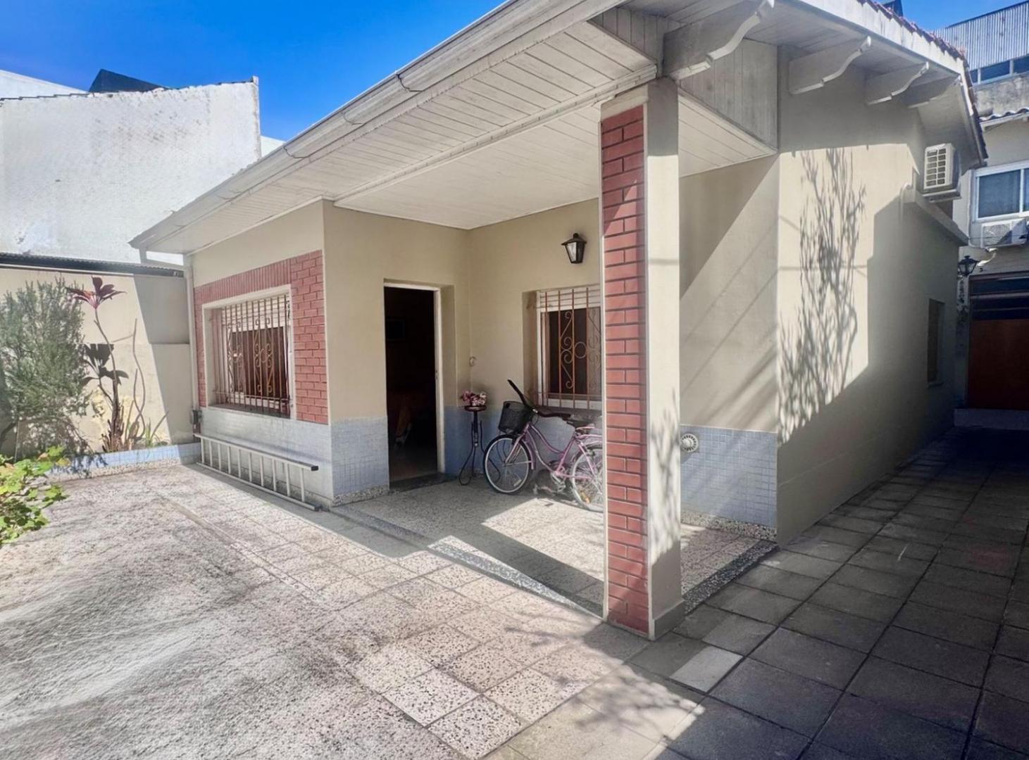 Foto de Venta PH con dos viviendas y patio - Beccar, imagen 1
