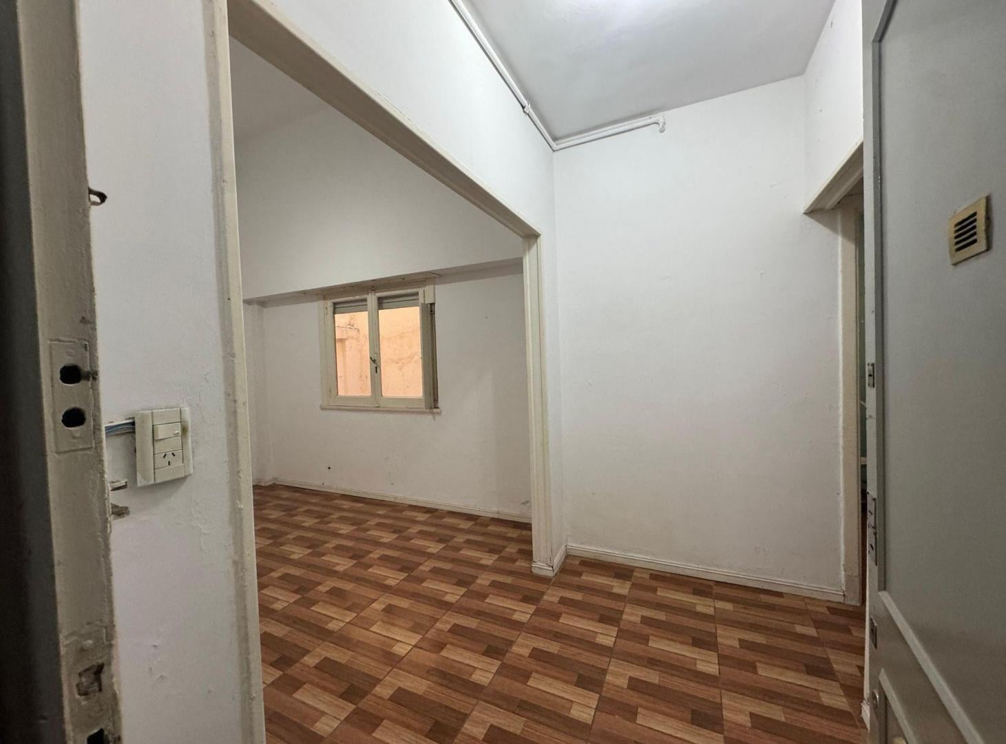 Foto de DEPARTAMENTO 2 Amb./ Planta Baja/ patio– Monserrat, imagen 3