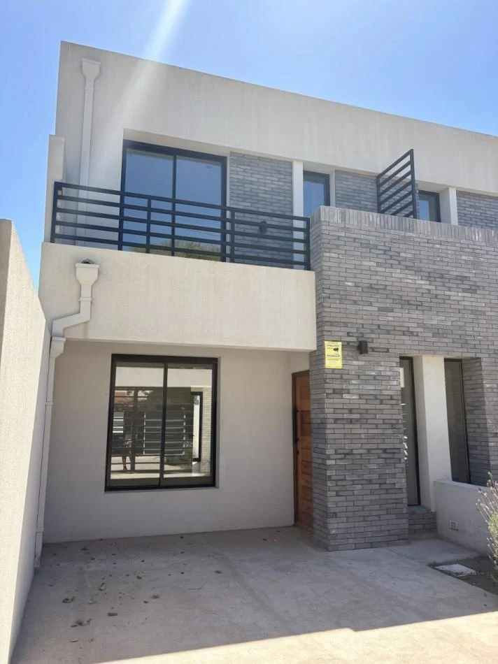 Duplex 3 ambientes a estrenar en venta - Barrio San Jeronimo