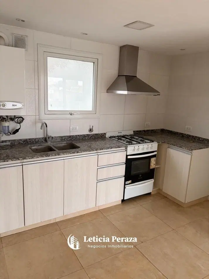 Departamento 2 ambientes con cochera en alquiler 5