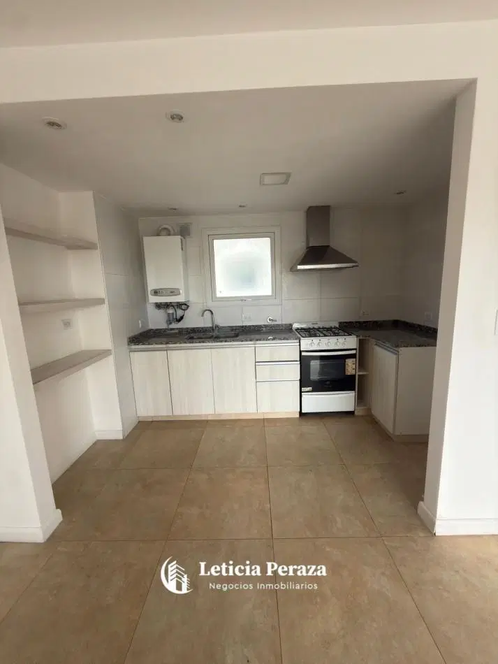 Departamento 2 ambientes con cochera en alquiler 3
