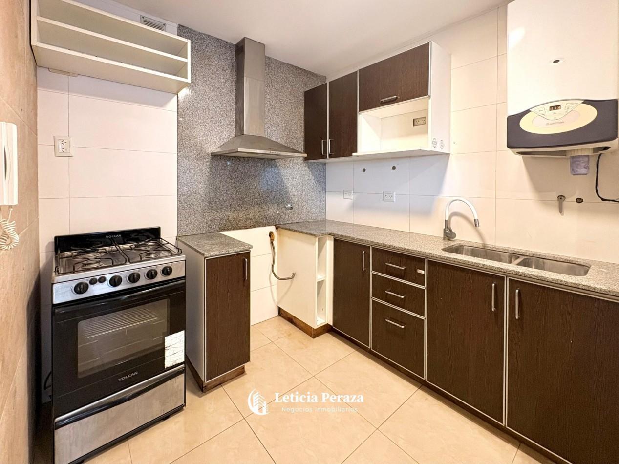 Foto de Departamento 3 ambientes en Alquiler con Cochera- La Perla, imagen 4