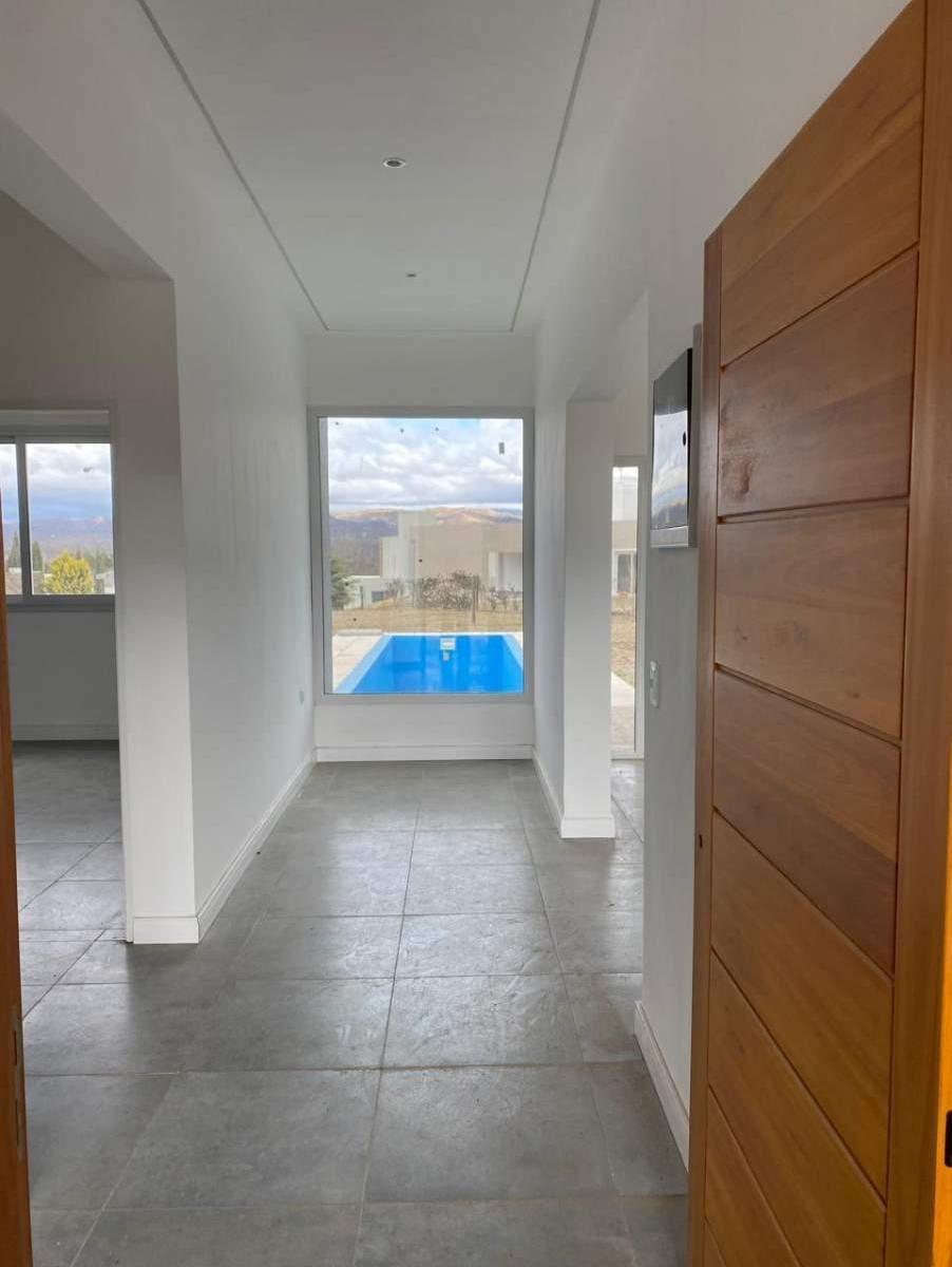 Foto de VENTA CASA EN COUNTRY CARLOS PAZ GOLF A ESTRENAR, imagen 5
