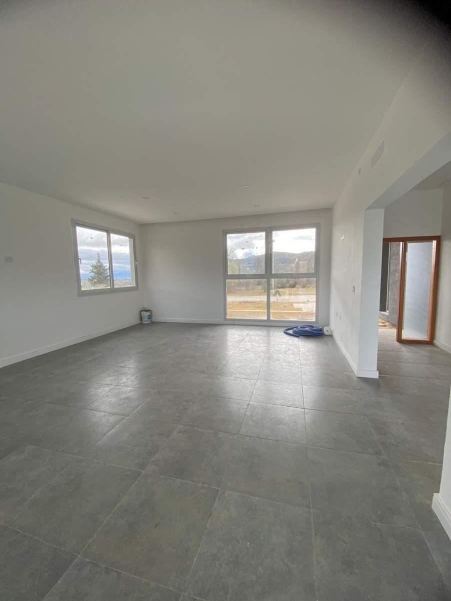 Foto de VENTA CASA EN COUNTRY CARLOS PAZ GOLF A ESTRENAR, imagen 3