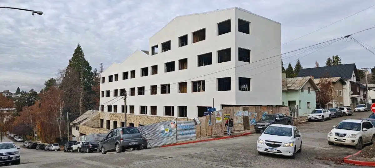 Local comercial a estrenar en Bariloche – Financia hasta 36 meses. Unificable hasta 315 m². 4