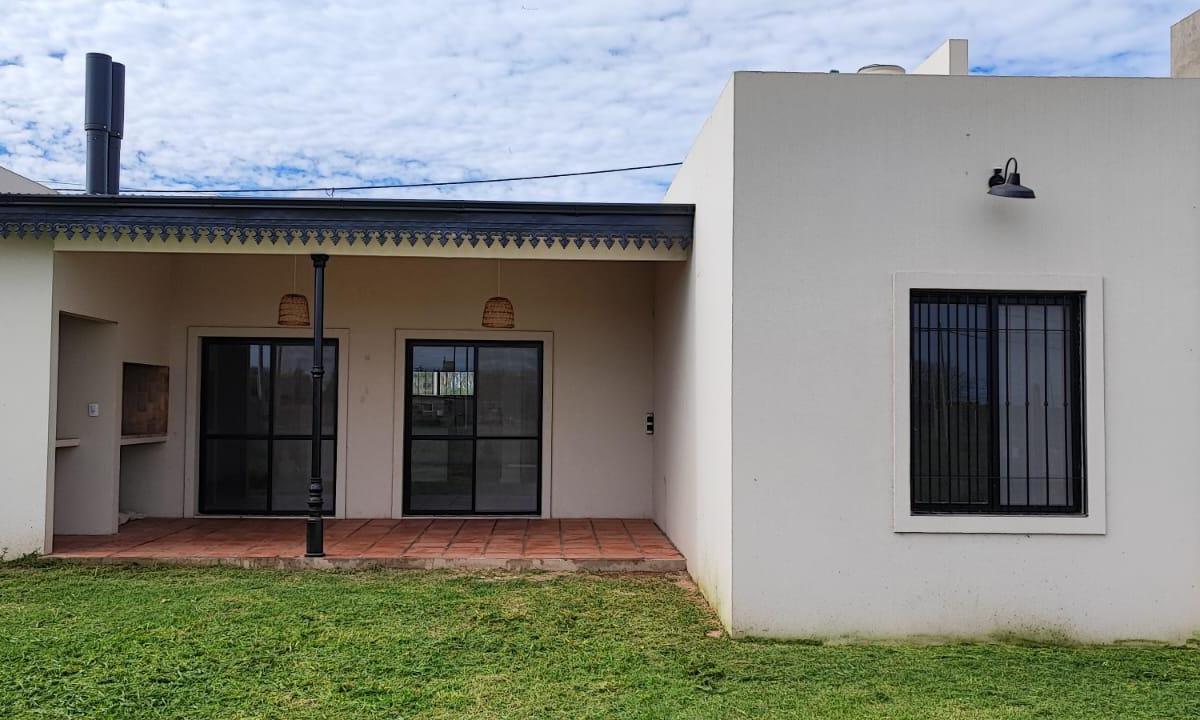 Casa a Estrenar, Pueblo Esther 4