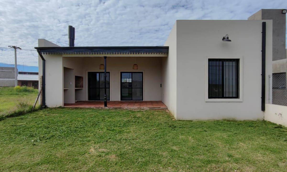 Casa a Estrenar, Pueblo Esther 1