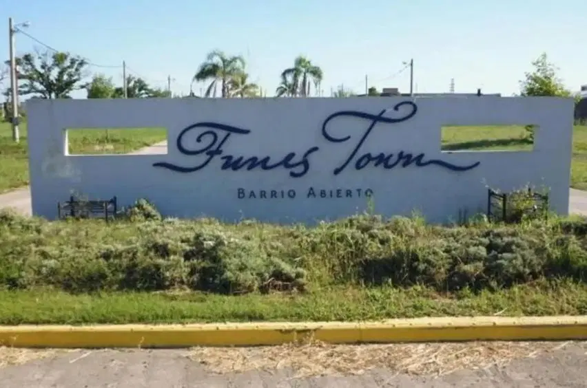 Lote sobre Avenida - Funes Town 1