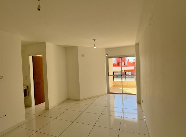 Se alquila dpto de 1 dorm con balcón 4