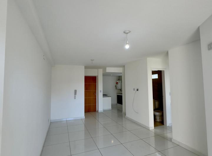 Se alquila dpto de 1 dorm con balcón 3