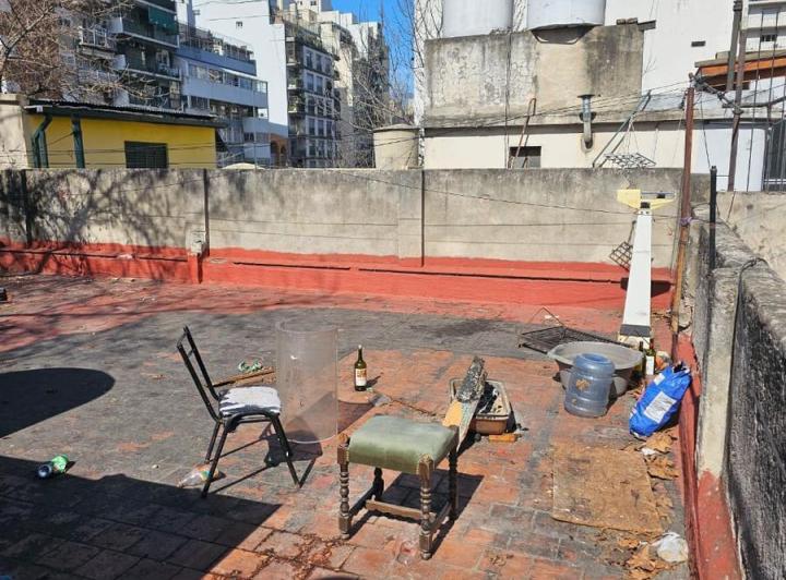 CASA CATORCE AMBIENTES-FLORES-VENTA 4