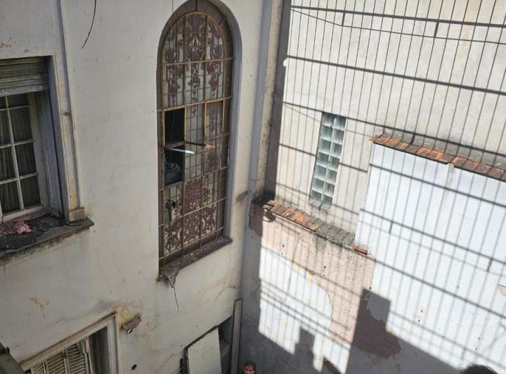 CASA CATORCE AMBIENTES-FLORES-VENTA 1
