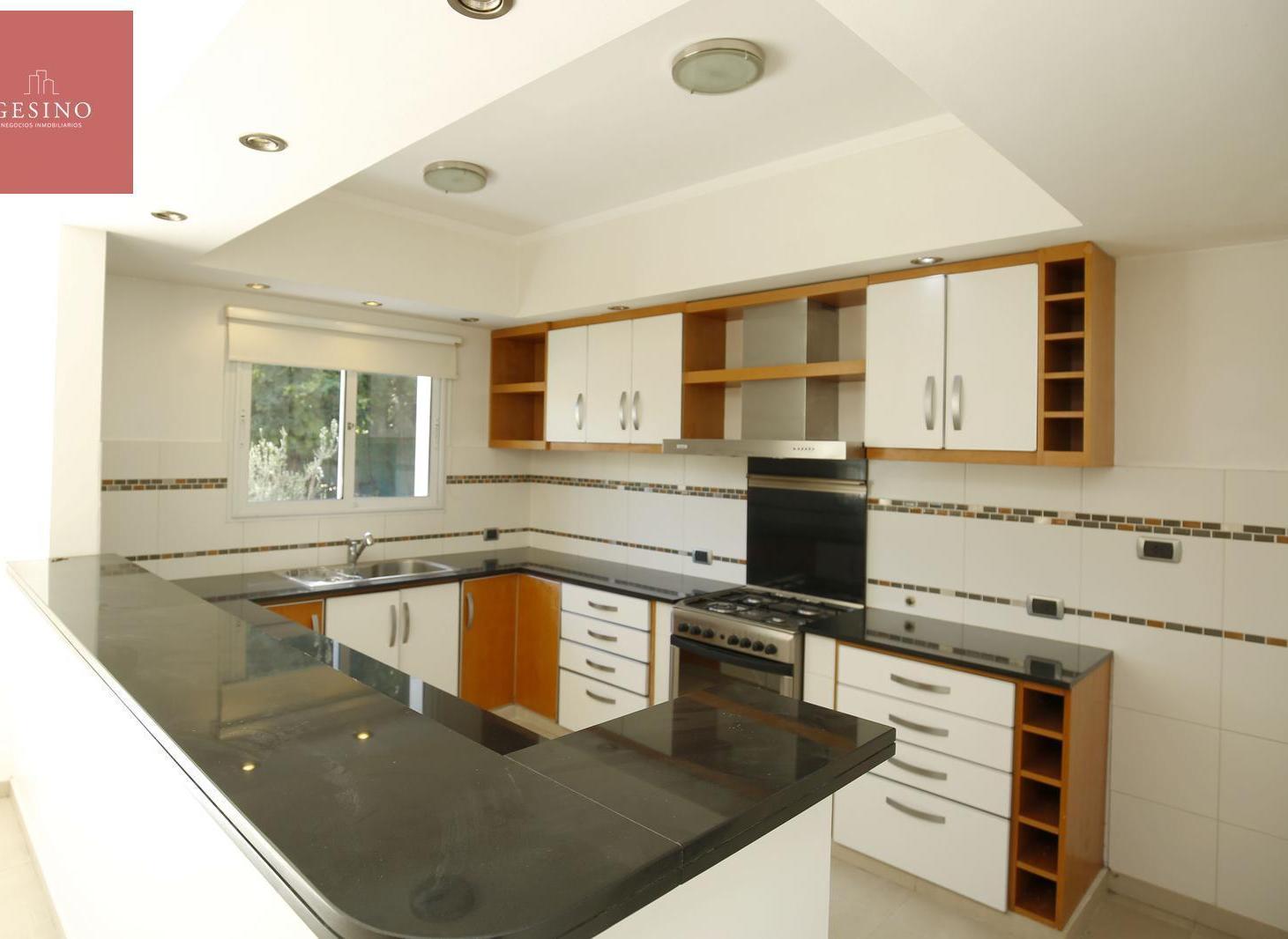 Casa de categoría en Villa Elisa