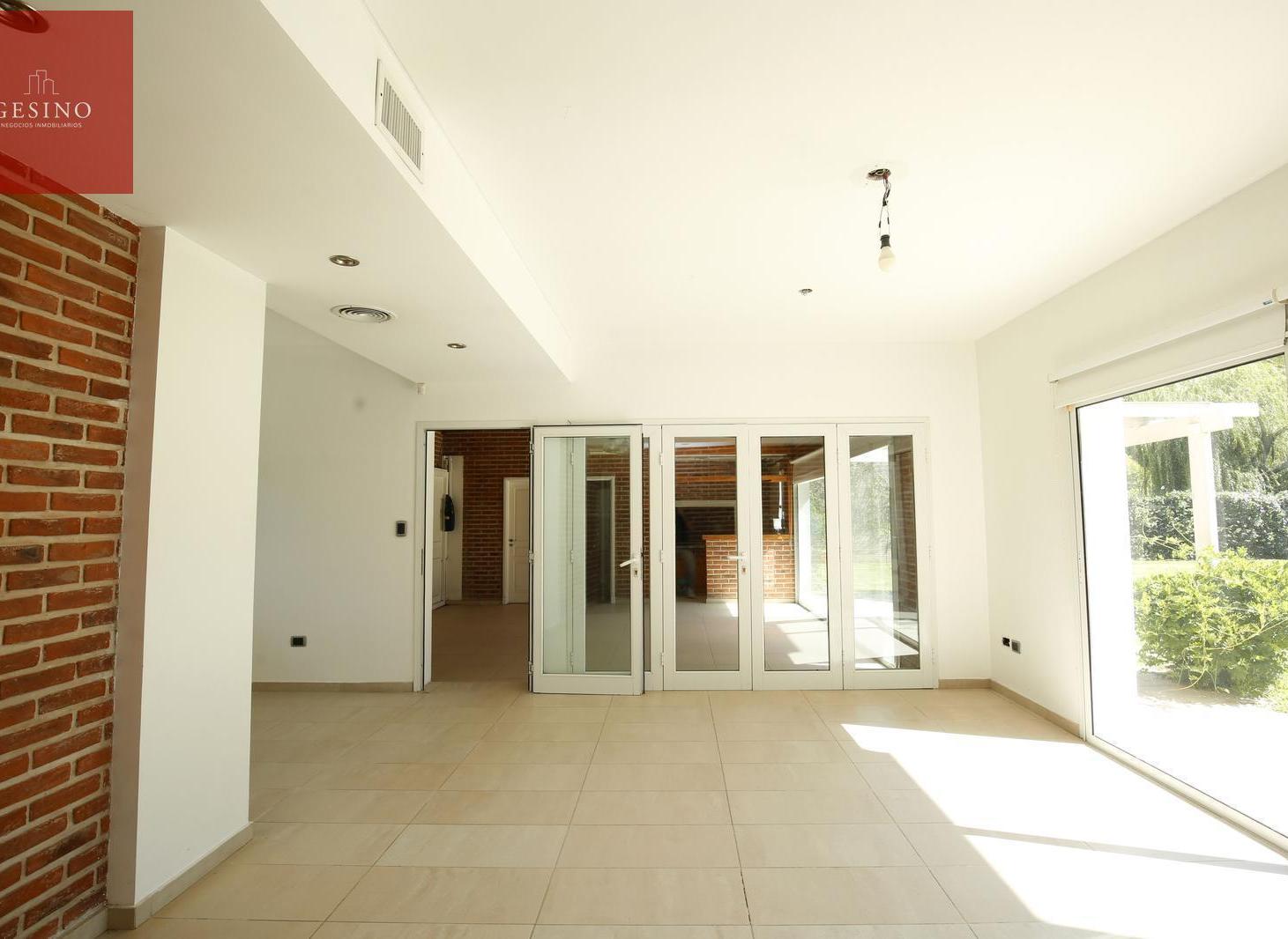 Foto de Casa de categoría en Villa Elisa, imagen 2