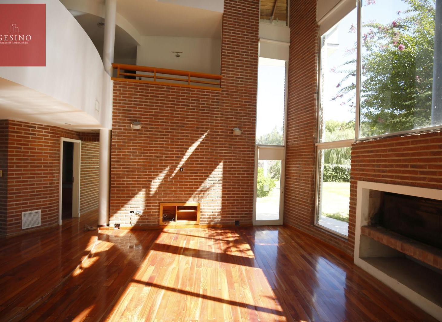 Casa de categoría en Villa Elisa
