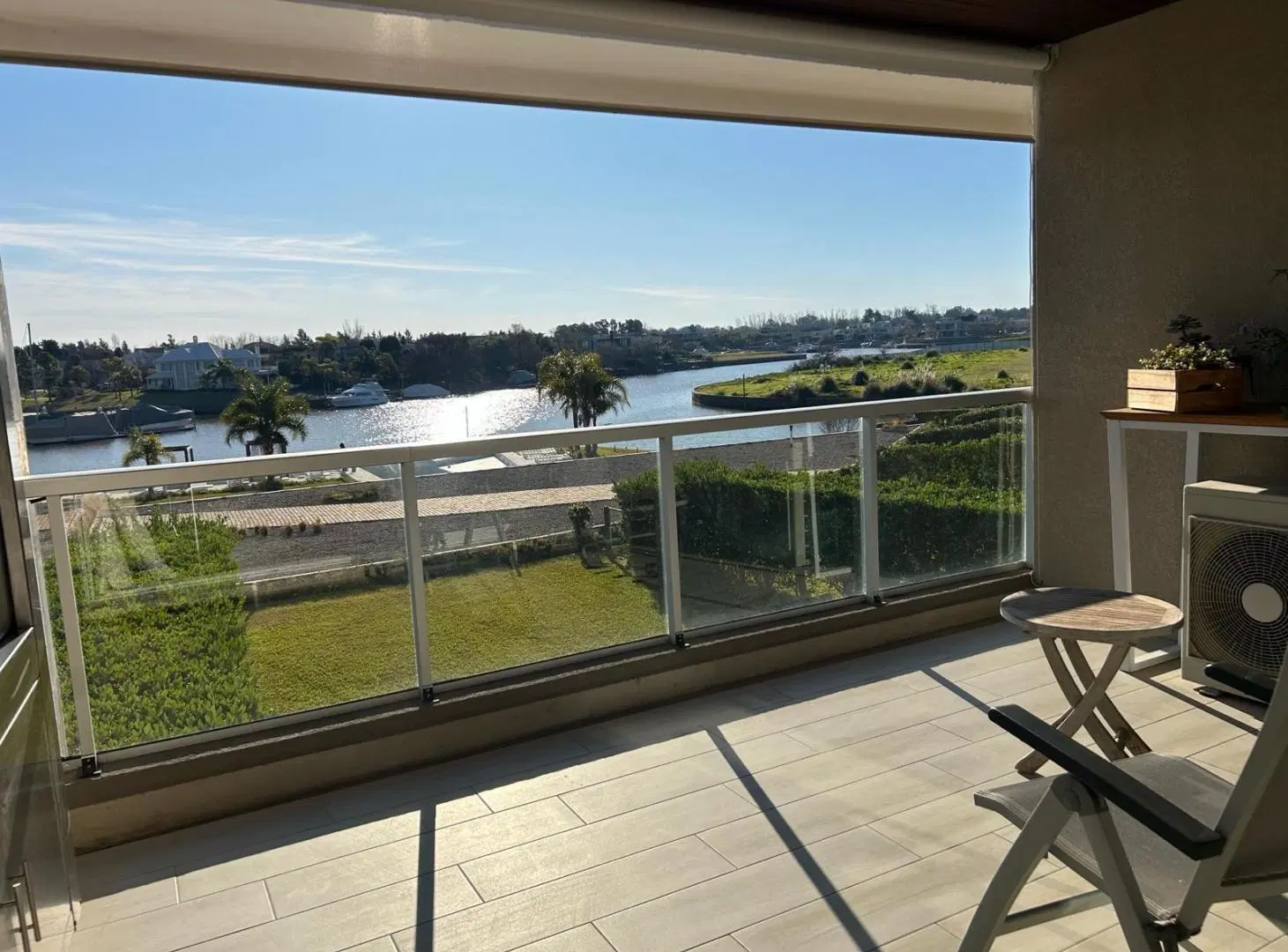 Venta en Acqua Rio, Nordelta. Departamento 3Amb. VISTA AL RIO. SE VENDE AMOBLADO Y EQUIPADO! 3