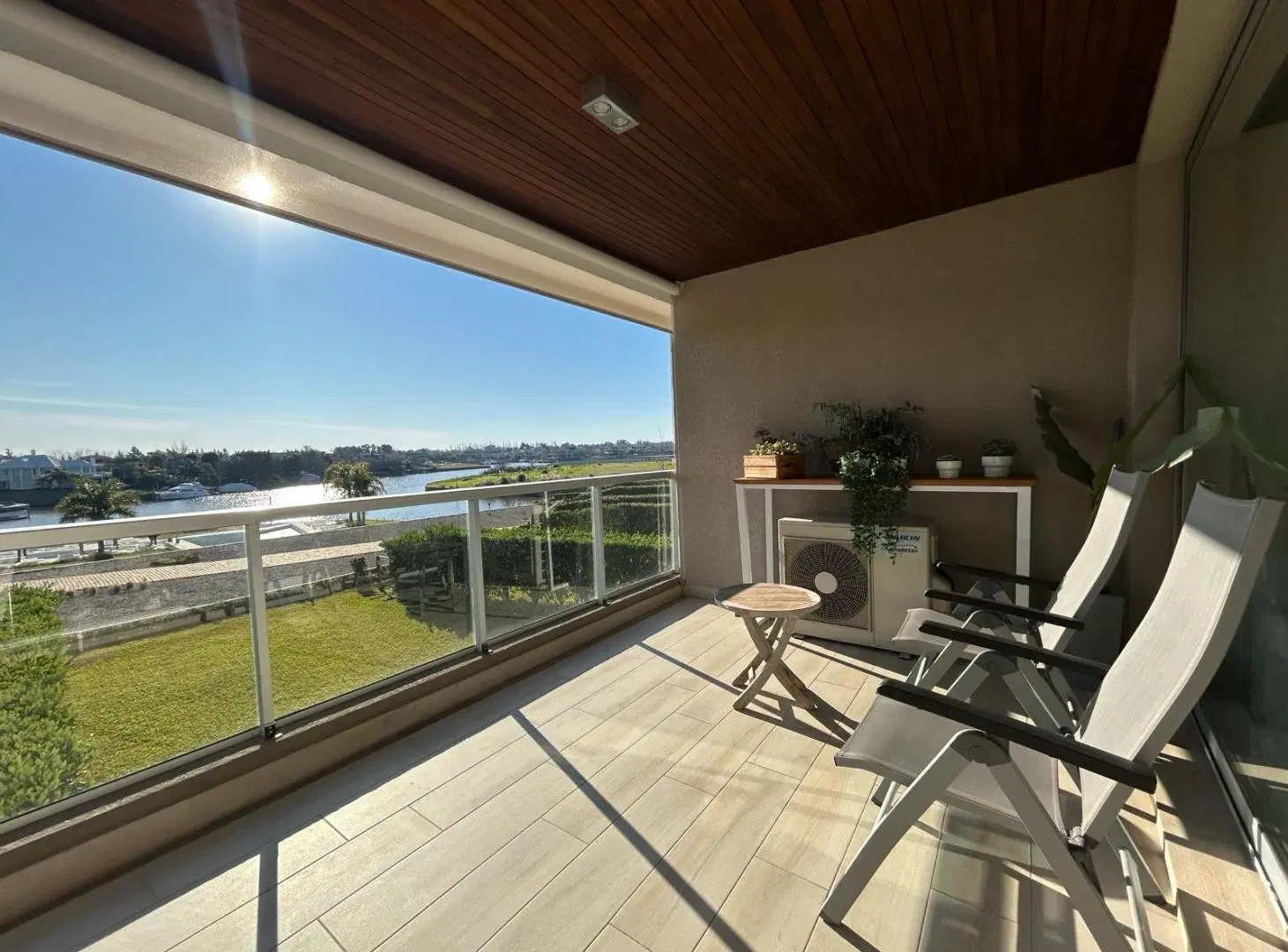 Venta en Acqua Rio, Nordelta. Departamento 3Amb. VISTA AL RIO. SE VENDE AMOBLADO Y EQUIPADO! 2