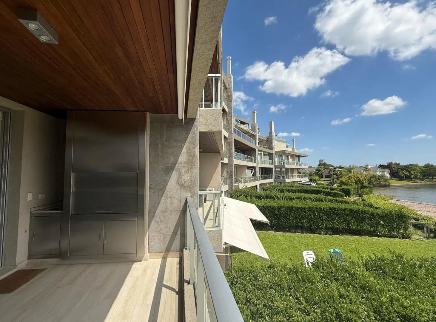 Venta en Acqua Rio, Nordelta. Departamento 3Amb. VISTA AL RIO. SE VENDE AMOBLADO Y EQUIPADO! 4