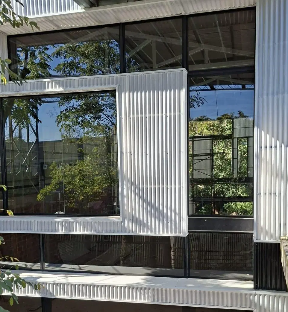 LOCAL CORPORATIVO PREMIUM EN CITY BELL | ARQUITECTURA DE AUTOR | CORREDOR CANTILO 3