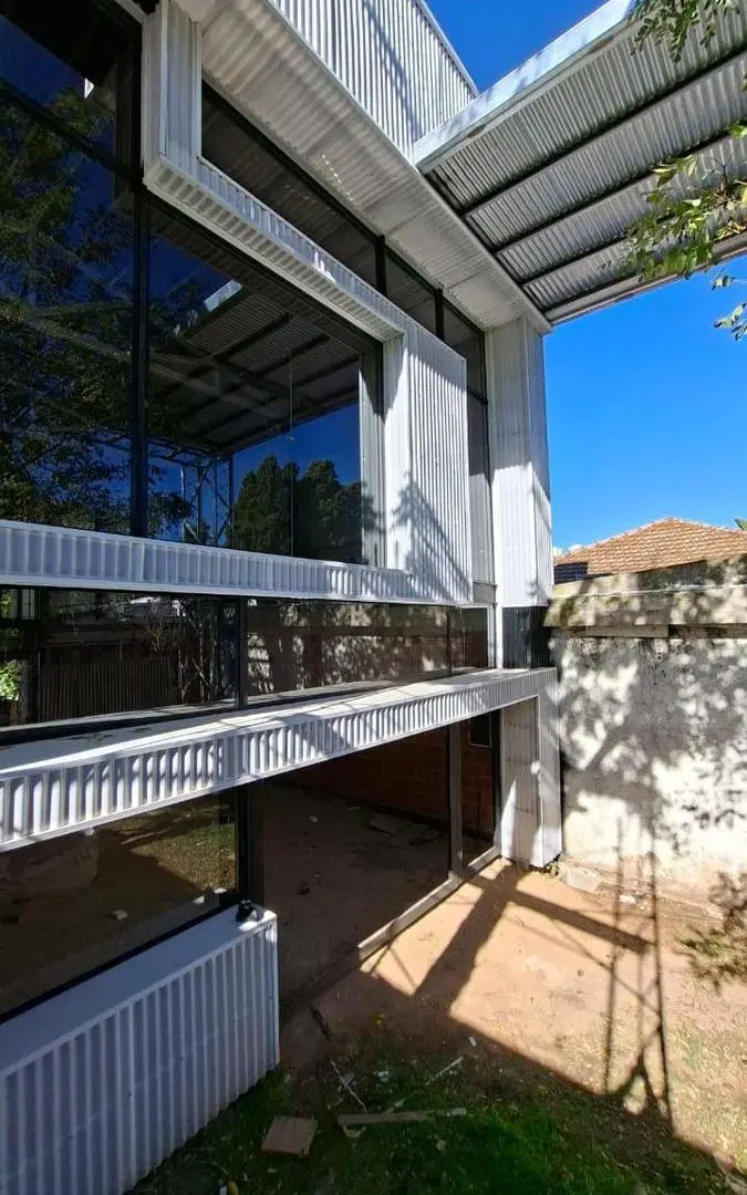 LOCAL CORPORATIVO PREMIUM EN CITY BELL | ARQUITECTURA DE AUTOR | CORREDOR CANTILO 4