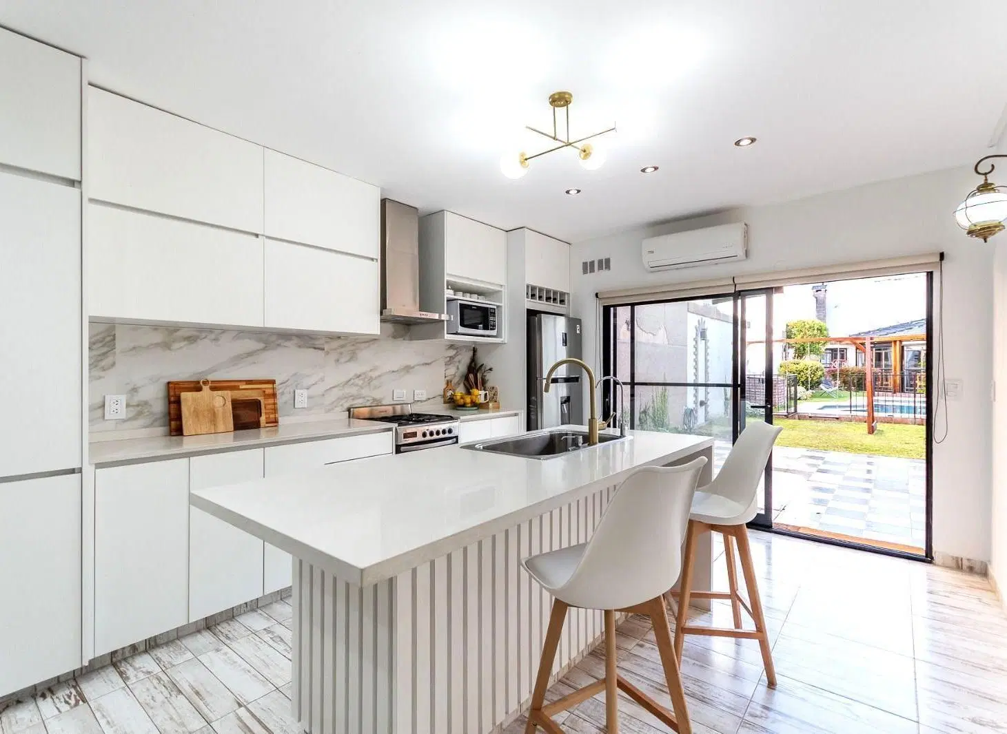 Venta Casa 4 Ambientes con Pileta, Quincho, Terrazas y Garage – Parque Chacabuco 2