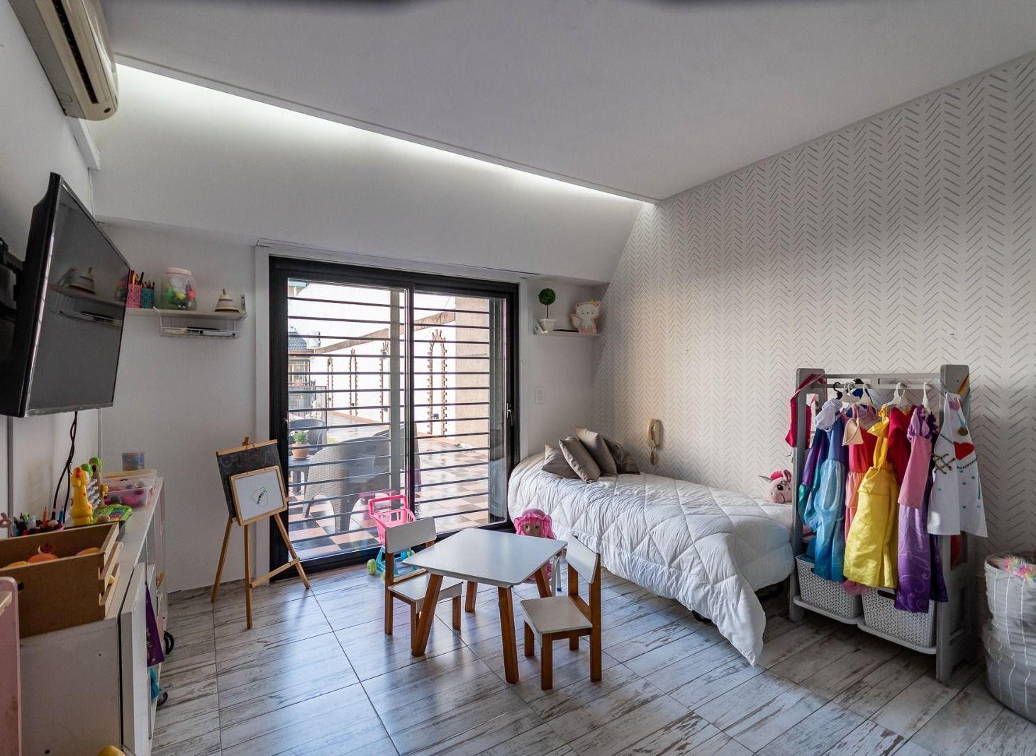 Foto de Venta Casa 4 Ambientes con Pileta, Quincho, Terrazas y Garage – Parque, imagen 2