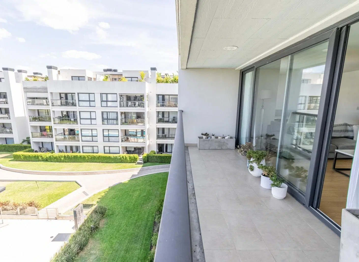 Venta Departamento-VilaNova-Haedo-4ambientes- Terraza privada-Cochera-Pileta 2
