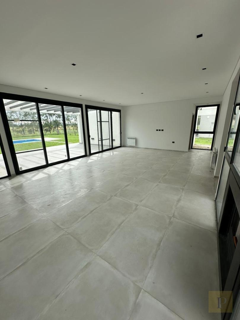 Foto de VENTA Casa 4 Ambientes en HARAS DEL SUR III con pileta y amenities de, imagen 3