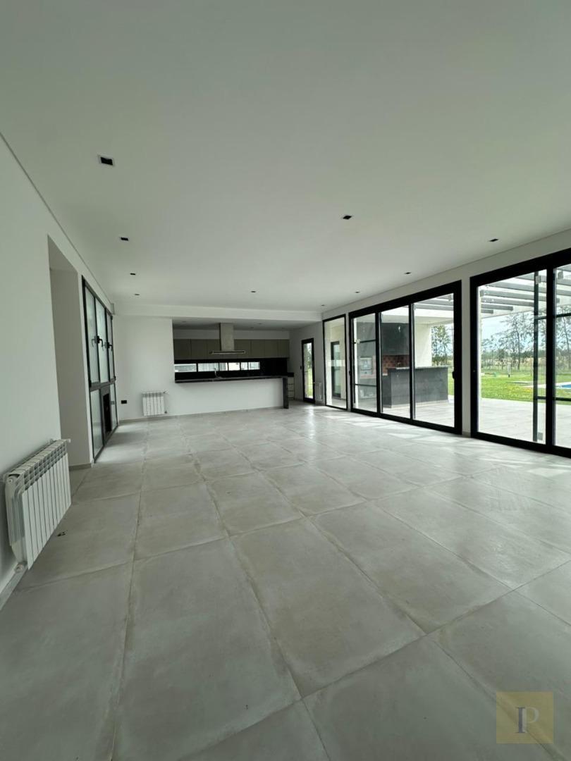 Foto de VENTA Casa 4 Ambientes en HARAS DEL SUR III con pileta y amenities de, imagen 4