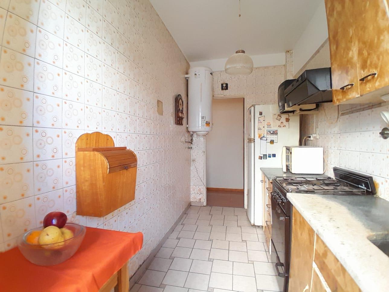 Foto de DEPARTAMENTO EN VENTA 4 AMBIENTES COCINA SEPARADA Y LAVADERO SAN NICOLAS, imagen 2