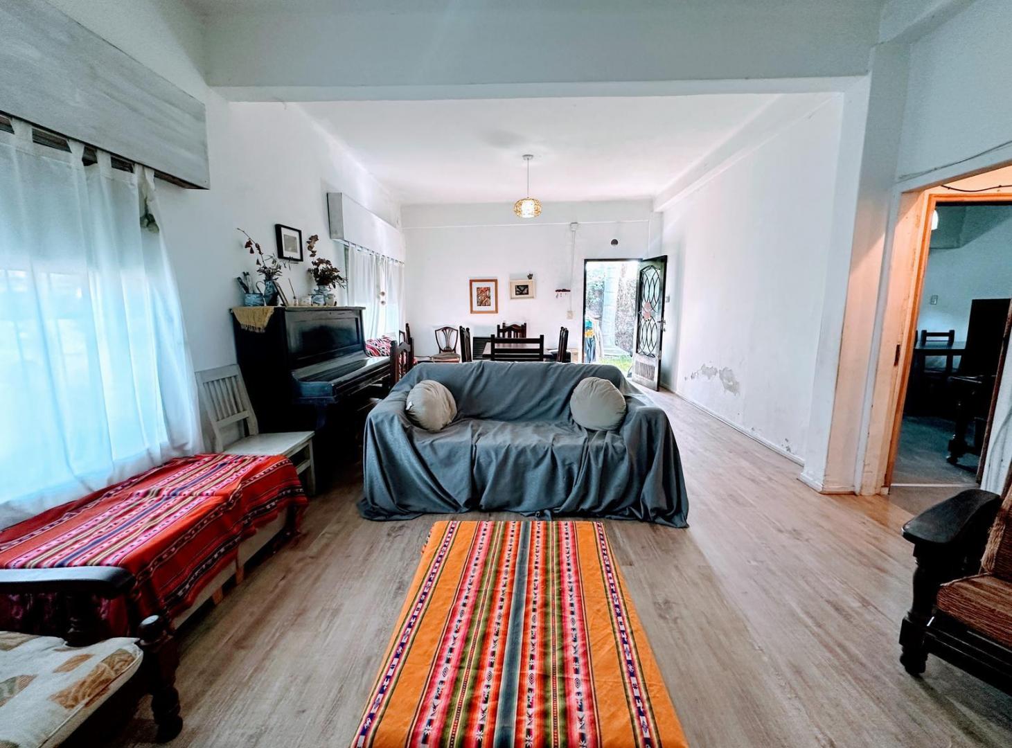 Foto de Casa de 4 ambientes en Temperley Este con cochera, imagen 1
