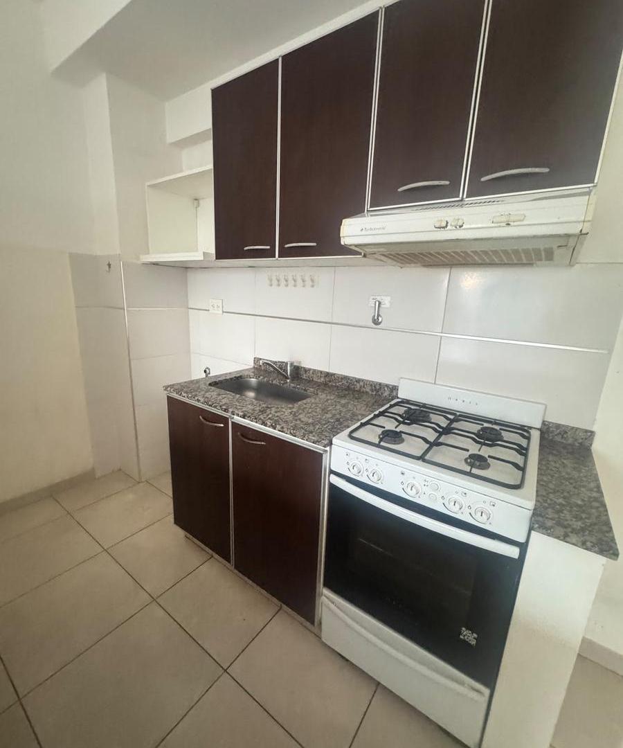Foto de ALQUILER Amplio Monoambiente dividido con placar, amplio espacio de, imagen 1