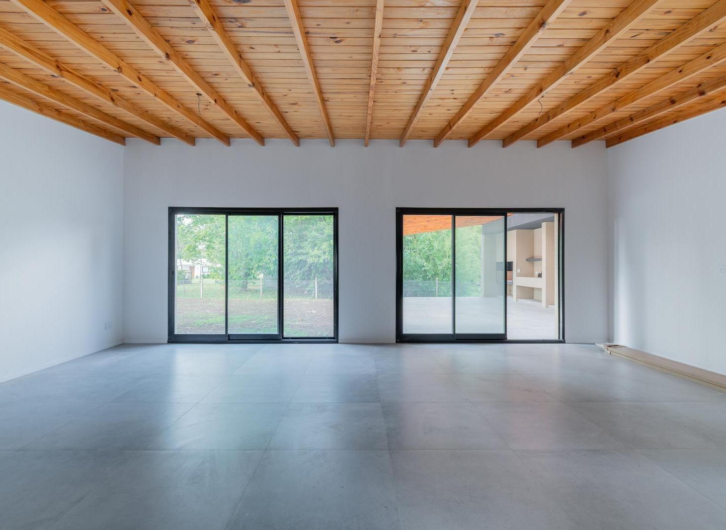 Foto de Venta Casa Cuatro Ambientes a Estrenar con Quincho y Pileta, Barrio, imagen 1